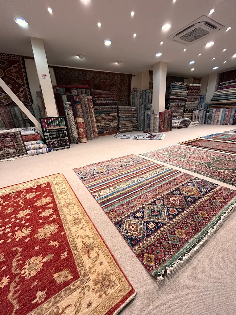 How Rug Shopping in Istanbul Really Works: A Visit to Nakkaş Rugs